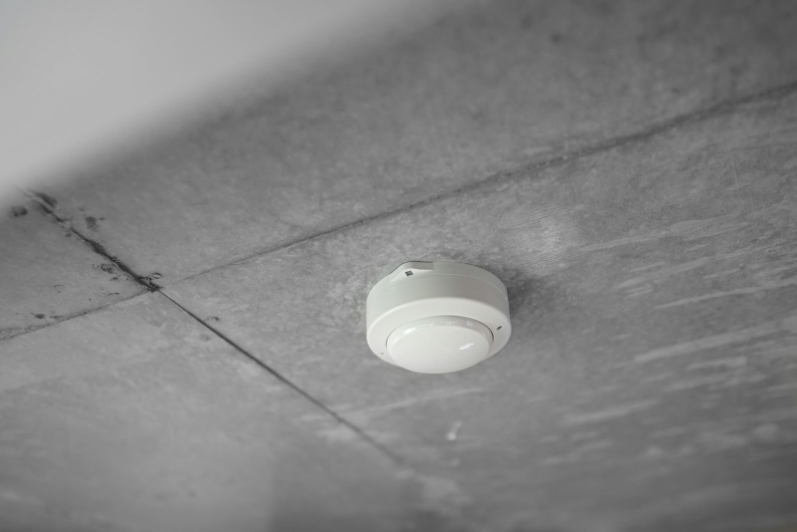Wireless fire and smoke detection